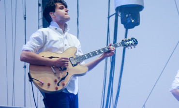 Vampire Weekend play 'A-Punk' three times in a row at London gig