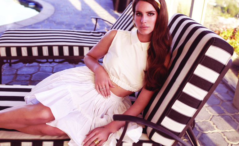 Lana Del Rey Posts Online Plea For Return Of Sister Photographer’s Possessions