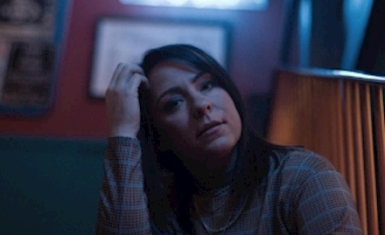 Lucy Spraggan Announces Album Delay and Releases New Song ‘Flowers’