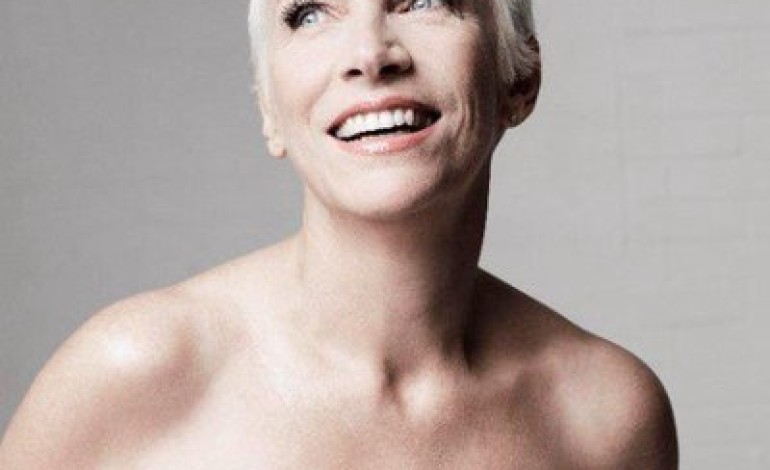 Annie Lennox Performs Orchestral Performance With Daughter